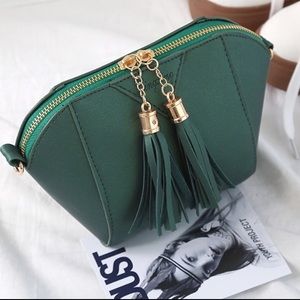 Molly's mini cross body: Green
